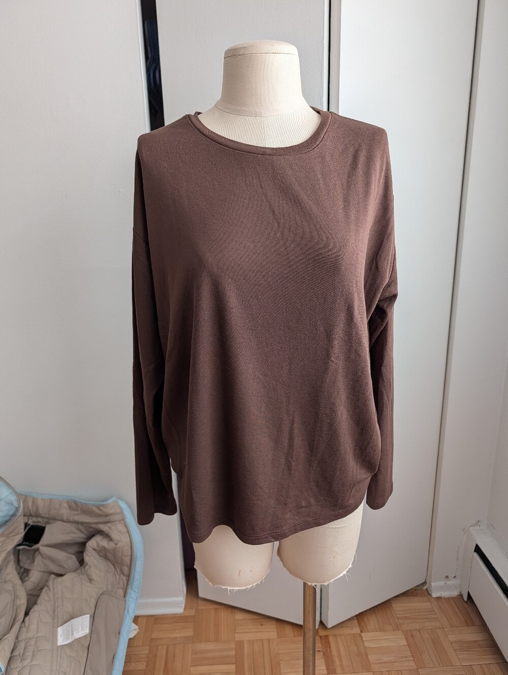 Women's Long Sleeve Crewneck Top in Chocolate Brown